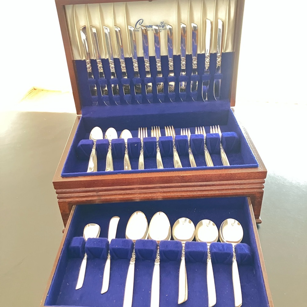 Vintage Oneida Community South Seas 76 Piece Silver Plate